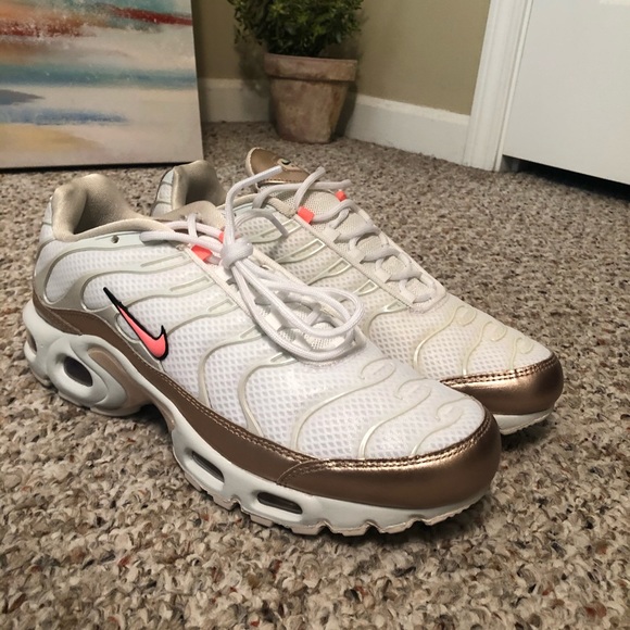 Nike Shoes - NWT Nike Air Max Plus Woman’s 8